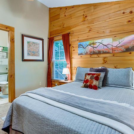 Serene Maggie Valley Retreat With Deck And Hot Tub! 외부 사진