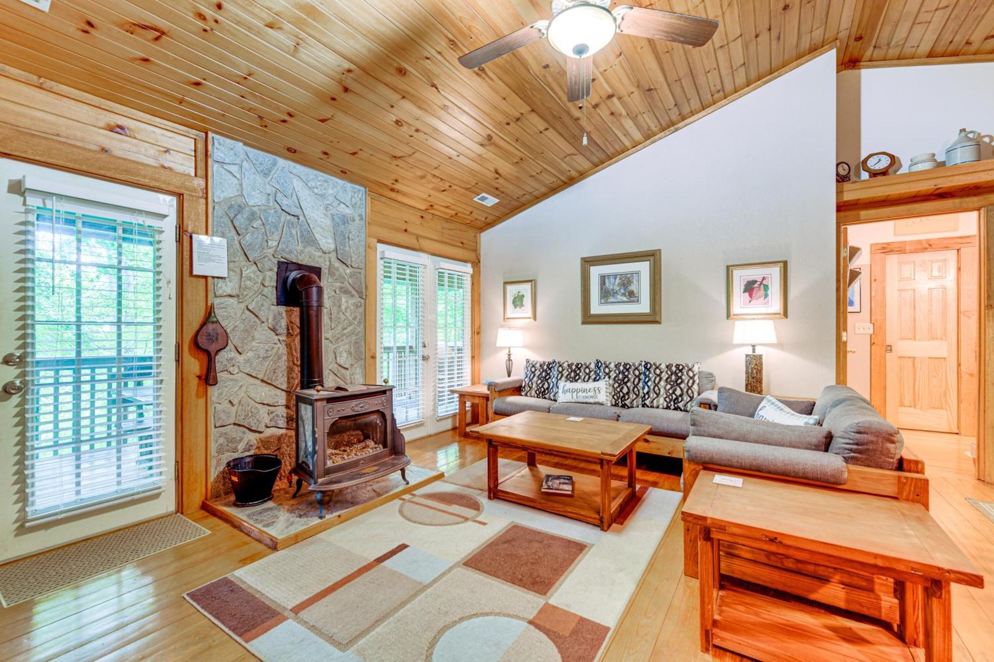 Serene Maggie Valley Retreat With Deck And Hot Tub! 외부 사진